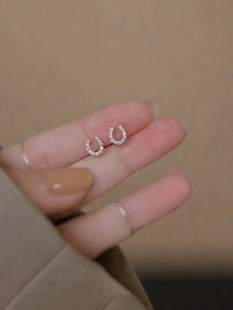 1对简约U型金色立方氧化锆马蹄形耳钉，女士礼物