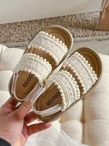 1 Pair Of Summer Promotion Pearl White Girls Wear Slippers Comfortable Soft Simple Brown Thick Soled Girls 3-12 Year Old Sandals Suitable For Indoor And Outdoor Performance Hairball Decoration Double Strap Strap Design Flip-Flops
