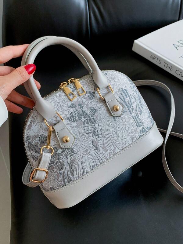 حقيبة يد منسوجة بالصدف القديمة للنساء مع شبكة جميلة، مناسبة كحقيبة كتف أو ظهر، مصنوعة من مواد متنوعة مثل البولي يوريثان، القش المنسوج، والشبكة، تتناسب بشكل مثالي مع ملابس العطلات للنساء