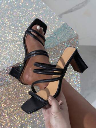 Sandalias de taco alto y punta cuadrada con banda cruzada de moda para damas, color negro
