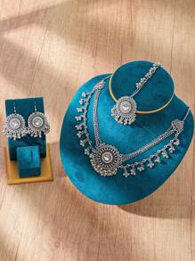 2024 New 4pcs/Set Exquisite Bohemian Style Women's Jewelry Set Including 1pc Silver Zinc Alloy Material Layered Chain Necklace With Faux Pearl Design, 1 Pair  Style Inlaid Red/White/Green Glass Rhinestone Earrings, 1pc Bollywood Style Head Chain. Suitable For Women's Daily Wear Or As Gift For Christmas And Other Occasions.