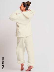 MVB Modas Pijama Flanelado Feminino Longo Capuz Bolso Teddy Pelucia - Branco - Visão 3