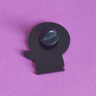 Söt blå handduksfigur tecknad brosch med röd kappa liten flicka humor tecknad kavajnål, trendig jeansjacka, ryggsäck, hatt och metallmärke, för humor och animationsälskare, snygga kläder och accessoarer, presentnål nål för kläder väska berlock skola Kpop lärartillbehör väska berlocker kontorstillbehör skjortor smycken jul halloween höst-vinter accessoarer klädnål roliga lärarpresenter män presenter väskanålar