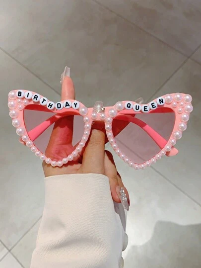 1개 여성용 풀 프레임 하트 모양 안경 패셔너블한 'Birthday Queen' 레터 프레임 보그 멀티컬러 쉐이드 인조 진주 포함 귀엽고 인기있는 패션 안경 생일 파티 할로윈 해변 액세서리 여성용 안경 쉐이드 기본 가을 겨울 여성 의상 옷 비즈니스 캐주얼 선물 Y2K 페스트 뮤직 페스트 여름 해변 휴가, 야외, 여행용