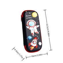 Estojo de escrita 3D de grande capacidade da série esportiva, com textura 3D, ideal para meninos e estudantes. Presente perfeito para as festas de fim de ano. Disponível nos estilos futebol, basquete e astronauta. Ótimo para o Dia de Ação de Graças, Natal, aniversários e Halloween. Ideal para decoração de volta às aulas. Material escolar, estojo, bolsa para lápis e mochila escolar.