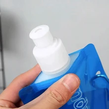 1入500ml戶外可攜帶掛扣式飲水袋，攀登用軟水袋，環保、輕巧、可摺疊，適合戶外露營、遠足、跑步、馬拉松、旅行使用，攜帶方便的掛扣式水袋 - 彩色 - 查看 3