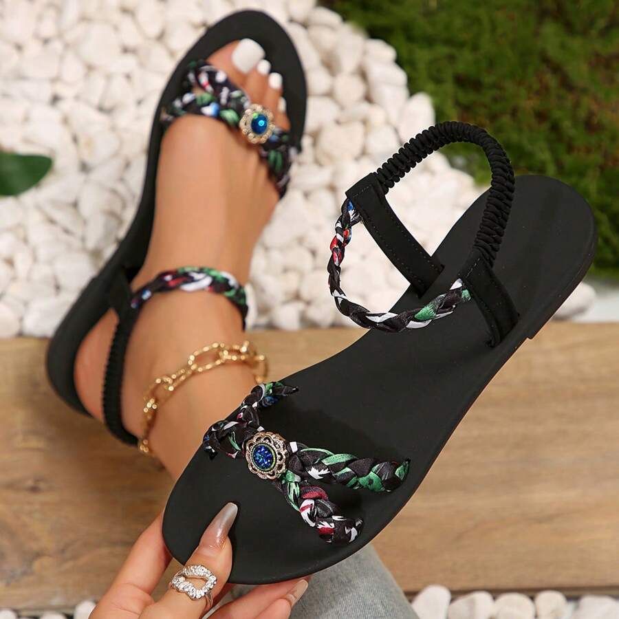 زوج جيد من الأحذية يمكن أن يأخذك عبر الجبال والأنهار، في حين أن زوجًا سيئًا من الأحذية سيجعلك تمشي بشكل غير متساوٍ.