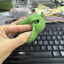 1入組可愛的矽膠鱷梨造型狗糞袋分配器,可掛在狗鍊上,附有1卷15個糞便袋 - 綠色 - 查看 6