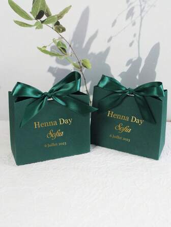 Caja de regalo mini personalizada "Día de Henna" en verde esmeralda con cinta dorada/verde, personalizada con nombre y fecha, perfecta para dulces y regalos pequeños, ideal para celebraciones previas a la boda para él, ella, amigos, mascotas, hijo, hija para aniversarios, San Valentín, Día de la Madre, cumpleaños, Día del Niño, Día del Padre, graduación, bodas, inauguración de la casa, sala de estar, dormitorio, oficina, salón de té, hogar, Navidad, Gala