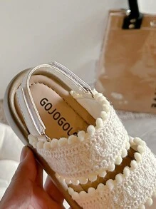 1 Pair Of Summer Promotion Pearl White Girls Wear Slippers Comfortable Soft Simple Brown Thick Soled Girls 3-12 Year Old Sandals Suitable For Indoor And Outdoor Performance Hairball Decoration Double Strap Strap Design Flip-Flops