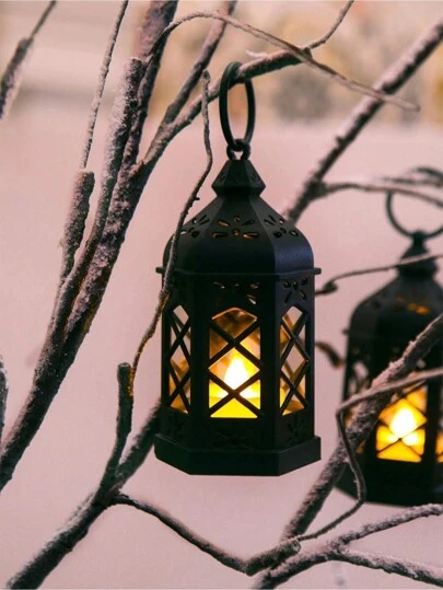 1 pieza Farol marroquí a prueba de viento, soporte de vela de estilo europeo vintage, luz decorativa LED que simula el efecto de iluminación de vela real y proporciona una iluminación suave. Viene con asa para facilitar la movilidad y el colgado. Pequeña lámpara de aceite, lámpara hexagonal, adecuada para jardín, interior, dormitorio, mesa, exterior, Navidad, Halloween y otras ocasiones.