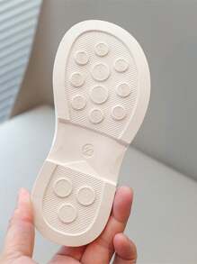 Sapatos de couro para meninas 2024, novos sapatos de performance pretos da moda primavera/outono, sapatilhas de bebê de primavera com sola macia