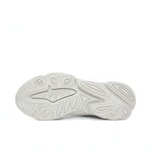 Adidas Originals OZWEEGO 定向休闲鞋 FY2023，男女通用 - 白色 - 查看 3