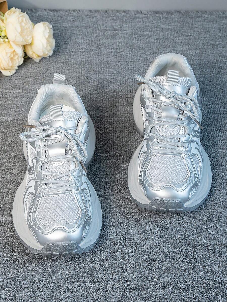 2025 Summer New Mesh Hollow Breathable Sports Shoes, Fashionable Chunky Sneakers For Women, Street Style - 銀色 - 查看 1
