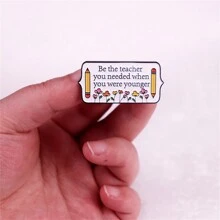Fii profesorul de care aveai nevoie când erai mai tânăr, broșă emailată drăguță cu desene animate, broșe decorative personalizate, ornamente, insigne pentru geantă de rever, bijuterii, cadouri, broșă, accesorii pentru rochii, broșă pentru haine, farmec pentru geantă, rucsac pentru școală, accesorii pentru birou, cămăși, jachetă, Crăciun, Halloween
