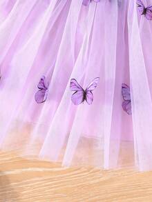 2 piezas Conjunto elegante de niña bebé de blusa con volantes y vestido de malla bordada con mariposas, para verano - Morado - Ver 8