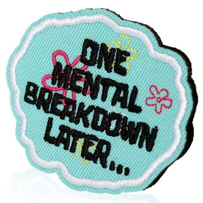 GIURKUU 1 pezzo toppe da 6cmLx5.2cmL con scritta "One Mental Breakdown Later", toppe ricamato con humor sarcastico, badge con per zaini, imbracature per cani, gilet, borse da palestra, cappelli, caschi, regalo ideale