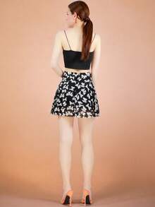 FALDA SHORT DE MUJER CASUAL DE ESTAMPADO FLORAL - Blanco y Negro - Ver 4