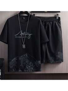 Este conjunto de dos piezas para hombre está confeccionado en una mezcla de poliéster ligera, lo que lo hace fino, transpirable y cómodo. El conjunto incluye una camiseta y un pantalón corto informal. La camiseta de manga corta tiene un estampado de montaña, mientras que el pantalón corto con cordón ajustable cuenta con varios bolsillos. Este conjunto es perfecto para el día a día y también sería un regalo ideal para tu novio o marido. - Negro - Ver 4