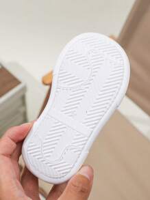 GENGASUN Zapatillas de lona casuales para niños / niñas para niños pequeños. Zapatos ligeros y cómodos para caminar a la moda. Con cordones y comodidad.