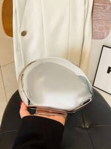 Sac à main mignon et en forme de boîte de maquillage pour soirée de filles. Fait enrobé avec une bandoulière à chaîne raffinée, sac à l'épaule et sac bandoulière. Parfait pour les fêtes, les mariages, les bals de promo et les dîners/banquets. Se coordonne avec les robes de fête, les robes de soirée et les robes pailletées