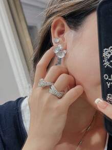 1 Stück 3D Ohrstecker im chinesischen Stil mit strukturiertem lila Edelstein-Schmetterlings-Orchidee, elegantes Gesichtsaccessoire, geeignet für den täglichen Gebrauch von Frauen