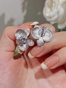 1 Stück 3D Ohrstecker im chinesischen Stil mit strukturiertem lila Edelstein-Schmetterlings-Orchidee, elegantes Gesichtsaccessoire, geeignet für den täglichen Gebrauch von Frauen