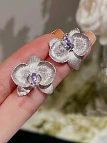 1 Stück 3D Ohrstecker im chinesischen Stil mit strukturiertem lila Edelstein-Schmetterlings-Orchidee, elegantes Gesichtsaccessoire, geeignet für den täglichen Gebrauch von Frauen