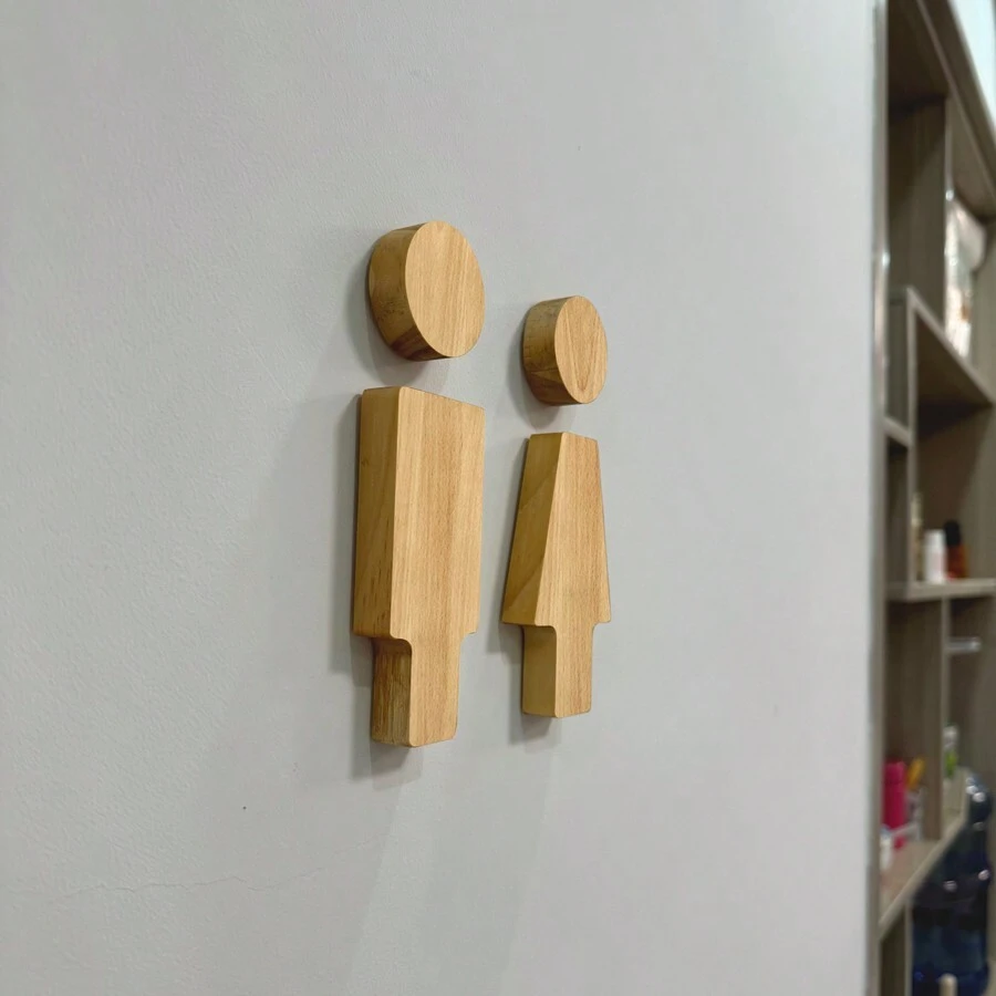 6.3 英寸北欧风格男女浴室标志，背面带自粘性，易于安装，可爱的日式木制厕所标志，适用于浴室、洗手间和更衣室，是最佳礼物 - 多色 - 查看 1