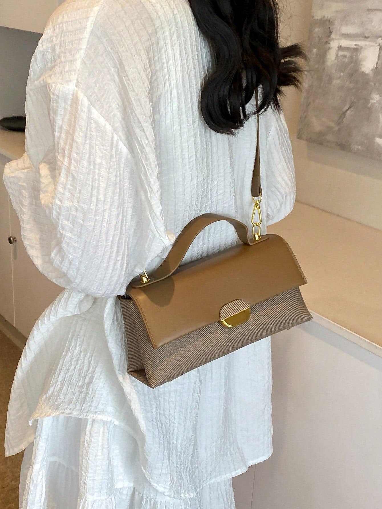 حقيبة كتف نسائية عصرية فريدة من نوعها بتصميم لوني...