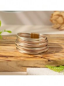 1件波西米亚风多层缠绕手链，时尚度假配饰，撞色磁扣，大胆嬉皮摇滚风格，男女皆宜，宽手镯设计，完美女性配饰