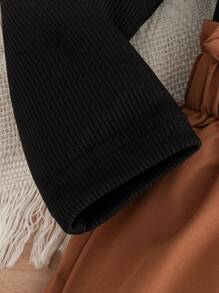 年轻女孩日常休闲心形印花圆领长袖上衣和蝴蝶装饰吊带裤套装，春秋 - 棕色 - 查看 7