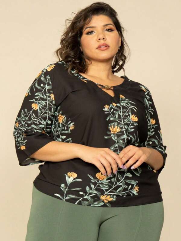 Blusa Manga 3/4 Com Detalhe No Decote