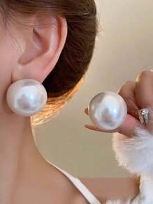 1pair Fashionable Large Faux Pearl Stud Earrings, 2/3 Round Earrings Made Of Faux Pearl Material, Daily Casual Accessory For Women