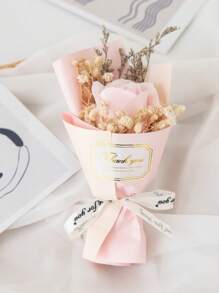 1 人造花束包含 1 朵人造玫瑰、人造满天星、鲜花包装纸、16cmx10cm 永生香皂花，适合作为生日或周年纪念礼物送给妈妈、闺蜜、朋友、母亲节情人节礼物、婚礼纪念品和节日派对家居餐桌装饰礼物、女性生日或派对礼物、情人节、礼物 - Style A - 查看 6