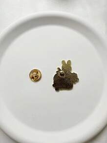 1 Pieza Broche Con Accesorio De Ropa De Aleación De Zinc Con Adorno De Fresa Y Conejo - Rojo y blanco - Ver 3