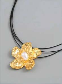 1pc Elegant Luxurious Gold Flower Necklace, Eye-Catching Faux Pearl Flower Adjustable Leather Cord Necklace, Suitable For Women, Perfect For Summer Outfits And Valentine's Day Gift - Gold - View 2