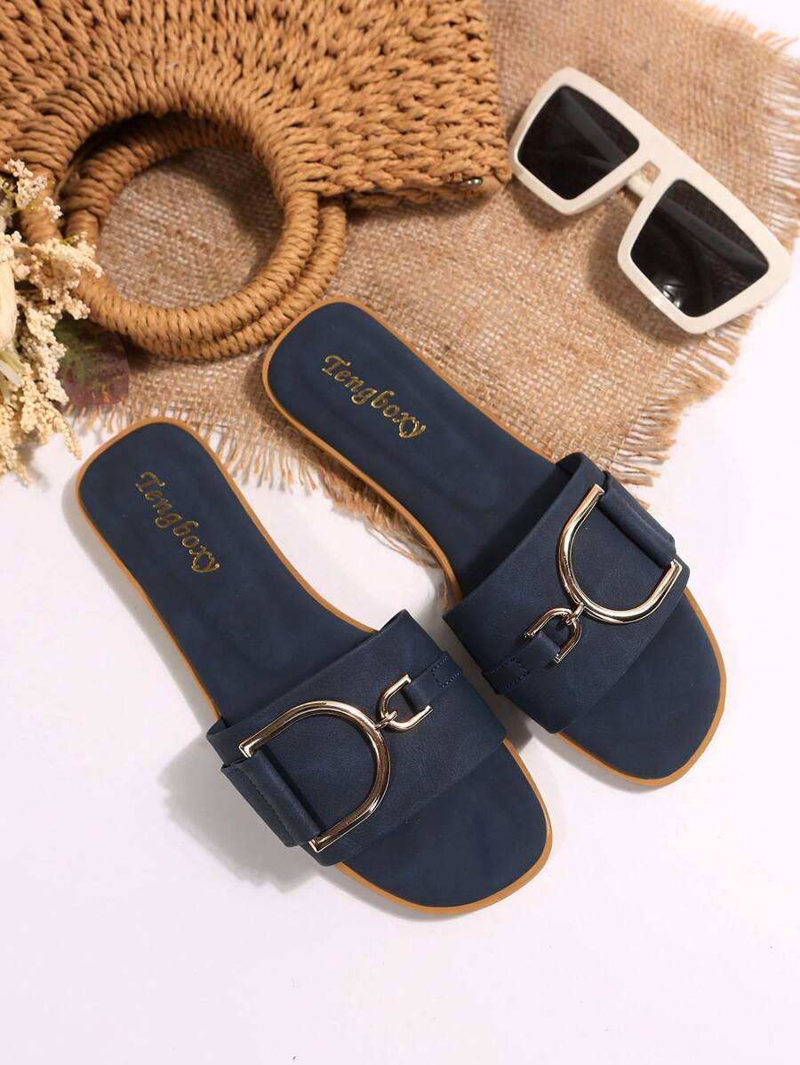 Women s fashionable flat sandals with stylish buckle casual summer