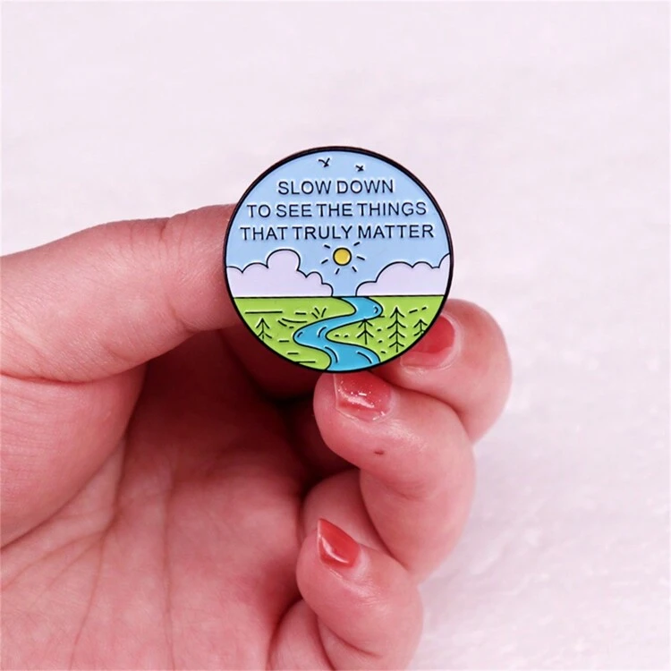 Insignia de esmalte con diseño de dibujos animados de la Tierra punk con el texto "SLOW DOWN TO SEE THE THINGS THAT TRULY MATTER". Broche decorativo personalizado, insignia, joya, accesorio para ropa, mochila, mochila escolar KPOP, suministros de oficina, camisas, chaquetas, regalos de Navidad, Halloween, otoño-invierno, adecuado para adolescentes, jóvenes, hombres, uso casual, al aire libre, atlético, vacaciones, graduación, cumpleaños, uso diario. Regalos divertidos para maestros, hombres. - Multicolor - Añade 5