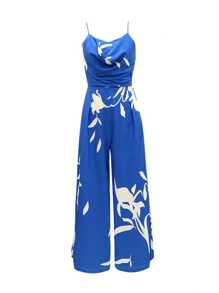 Letni, plisowany kombinezon z drapowanym dekoltem i paskiem spaghetti z nadrukiem i szerokimi nogawkami