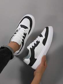 Scarpe da skate alla moda bianche con lacci tondi a punta bassa e traspirante per uomo, leggere e versatili, campus stile sneakers moda