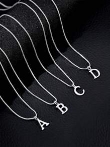 1 pièce Collier avec chaîne de type OT à lettre initiale de A à Z, collier en acier inoxydable avec alphabet, excellent cadeau pour Halloween et la rentrée scolaire