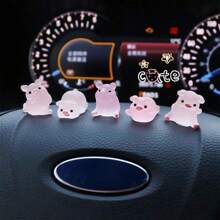 6 Stücke leuchtender niedlicher Mini Schwein Auto Dekorationsschmuck, DIY Cremekleber Harz Zubehör, kreatives Center Konsole Ornament Puppe
