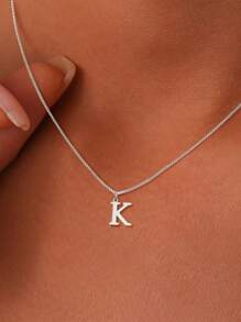 1 pièce Collier avec chaîne de type OT à lettre initiale de A à Z, collier en acier inoxydable avec alphabet, excellent cadeau pour Halloween et la rentrée scolaire