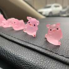 6 Stücke leuchtender niedlicher Mini Schwein Auto Dekorationsschmuck, DIY Cremekleber Harz Zubehör, kreatives Center Konsole Ornament Puppe
