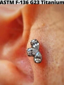 1 件马眼形锆石 G23 纯钛耳钉 16G 内螺纹三锆石螺旋 Cz 花形耳屏穿孔珠宝