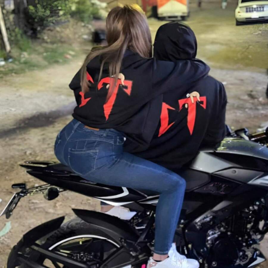 Duo 2 Sudaderas para mujer hombre diseño Corridos Tumbados Junior H Extssy Model Natanael 2 pzs oversize pareja novios chamarra moda cano ct calidad - Negro - Ver 1