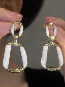 1 Pair Of Elegant Asymmetrical Geometric Square Earrings, Long And Flexible Pearlescent White Glazed Resin Inlaid Square Dangle Earrings, High-End Chic Earrings Suitable For Women Everyday Wear - White - View 7
