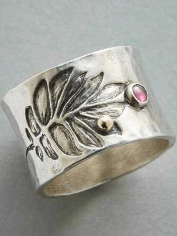 Anello largo intagliato in argento stile boho retrò con intarsio di zirconia rosato - perfetto per outfit quotidiani e feste
