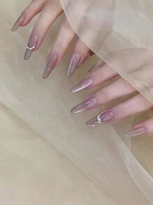 使用全套 30 个长杏仁形压制假指甲贴片，法式裸色皮肤，闪亮水钻，白皙火辣女孩，日韩风格女士指甲贴片，搭配 1 块果冻胶和 1 块摩擦条，适合派对、舞会、日常休闲穿着，可拆卸和可重复使用的佩戴指甲，可立即提升您的外观